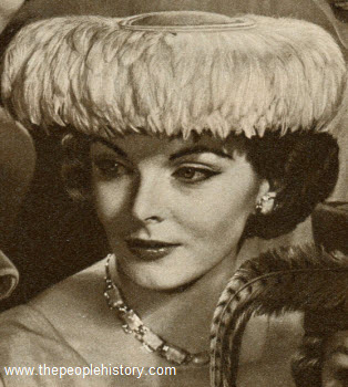 1957 Cascade of Feathers Hat
