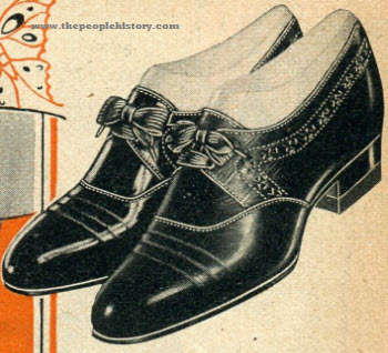 Two-Eyelet Tie Shoe 1924