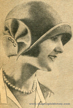 Novelty Button Hat 1925